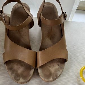 Dansko Tasha wedges size 41 Tan